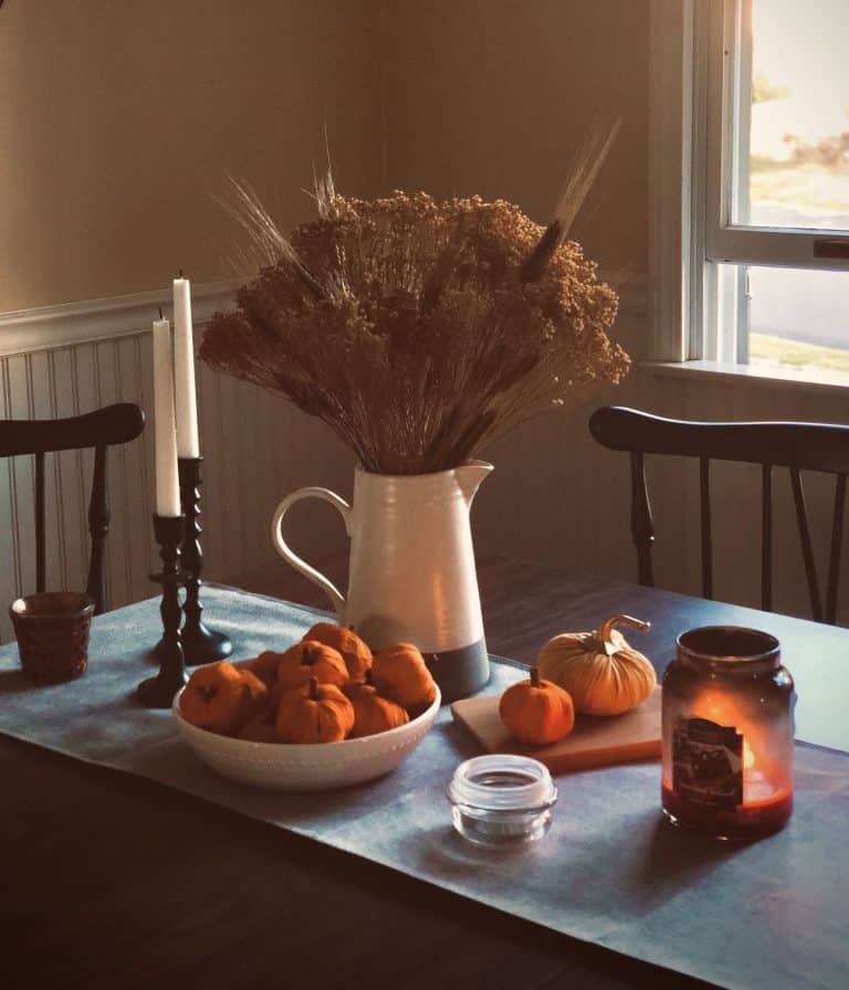 décoration de table pour le sabbat Mabon ou Samhain